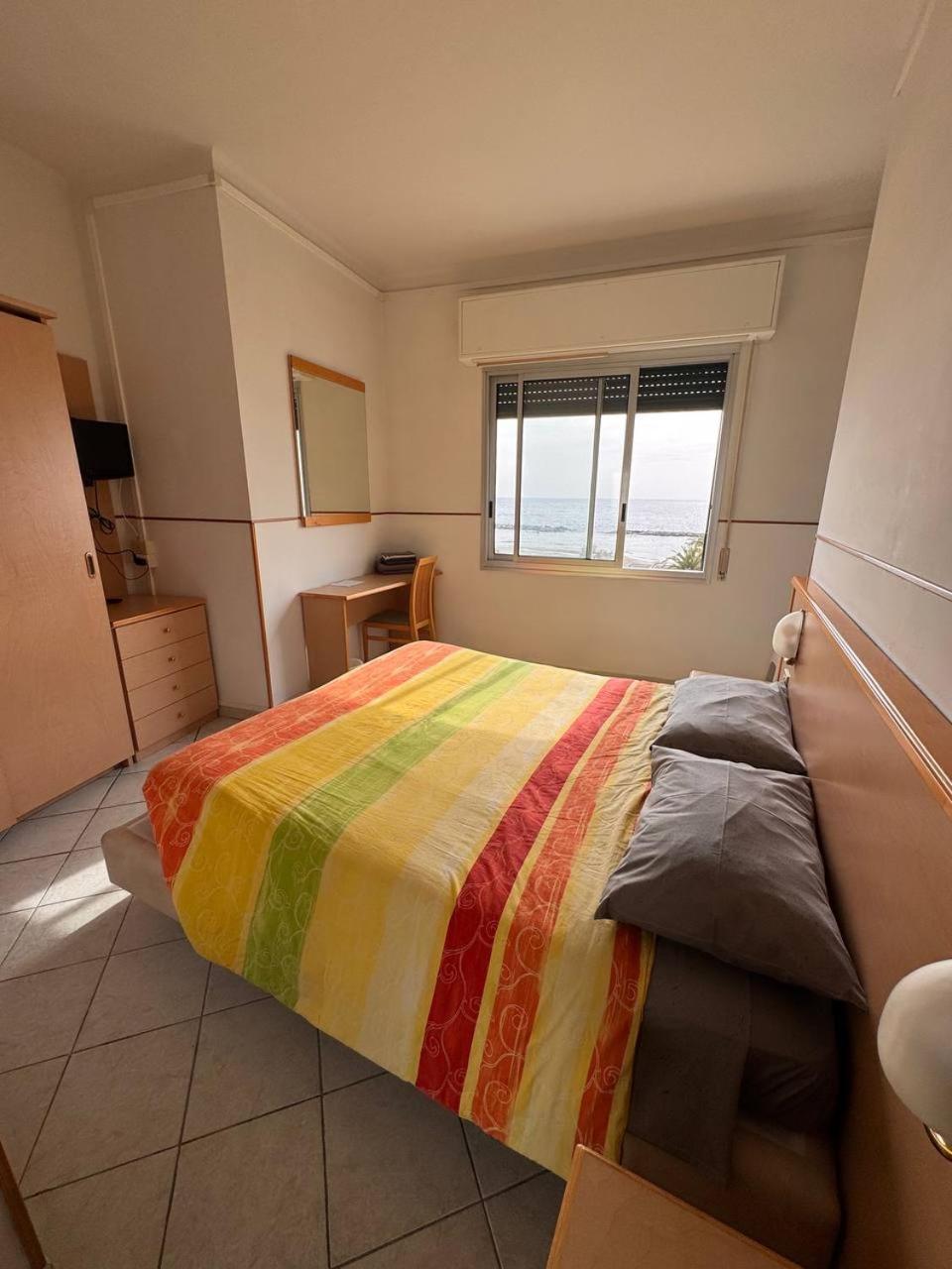 Hotel Ideal Arma di Taggia Exterior photo